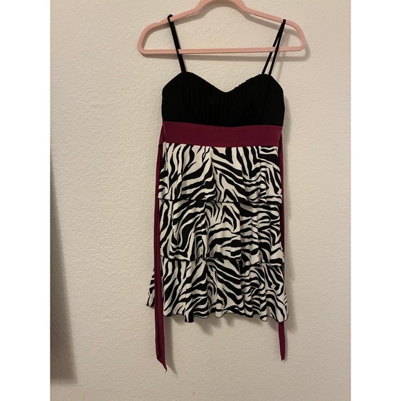 Speechless Dresses & Skirts - Speechless Zebra Print Ruffle Tiered Mini Dress Burgundy Sash Womens Small Black